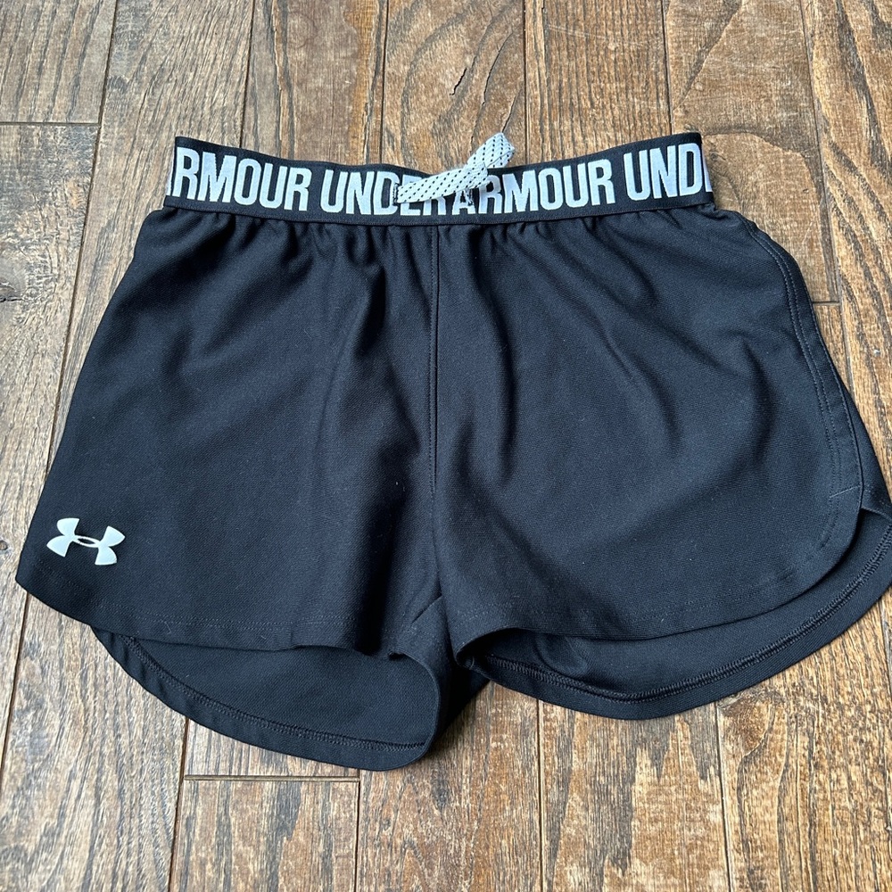 NWOT Girl’s Black Under Armour Shorts Sz LG